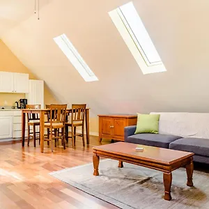  Holiday home Urban Lodge, Quiet, Walkable, Near United States